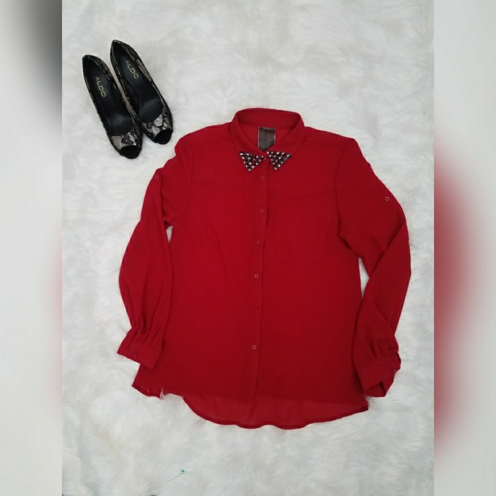 Moon Collection Red Sheer Shirt! Size Small! 

Gre